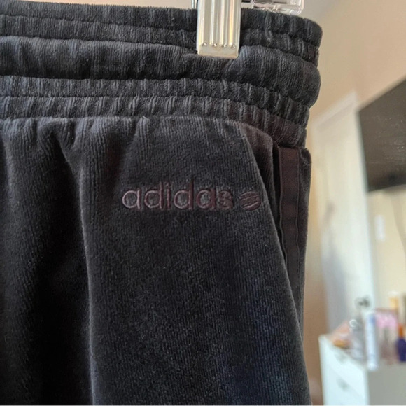Neo by adidas velvet sweat pants - Picture 2 of 4